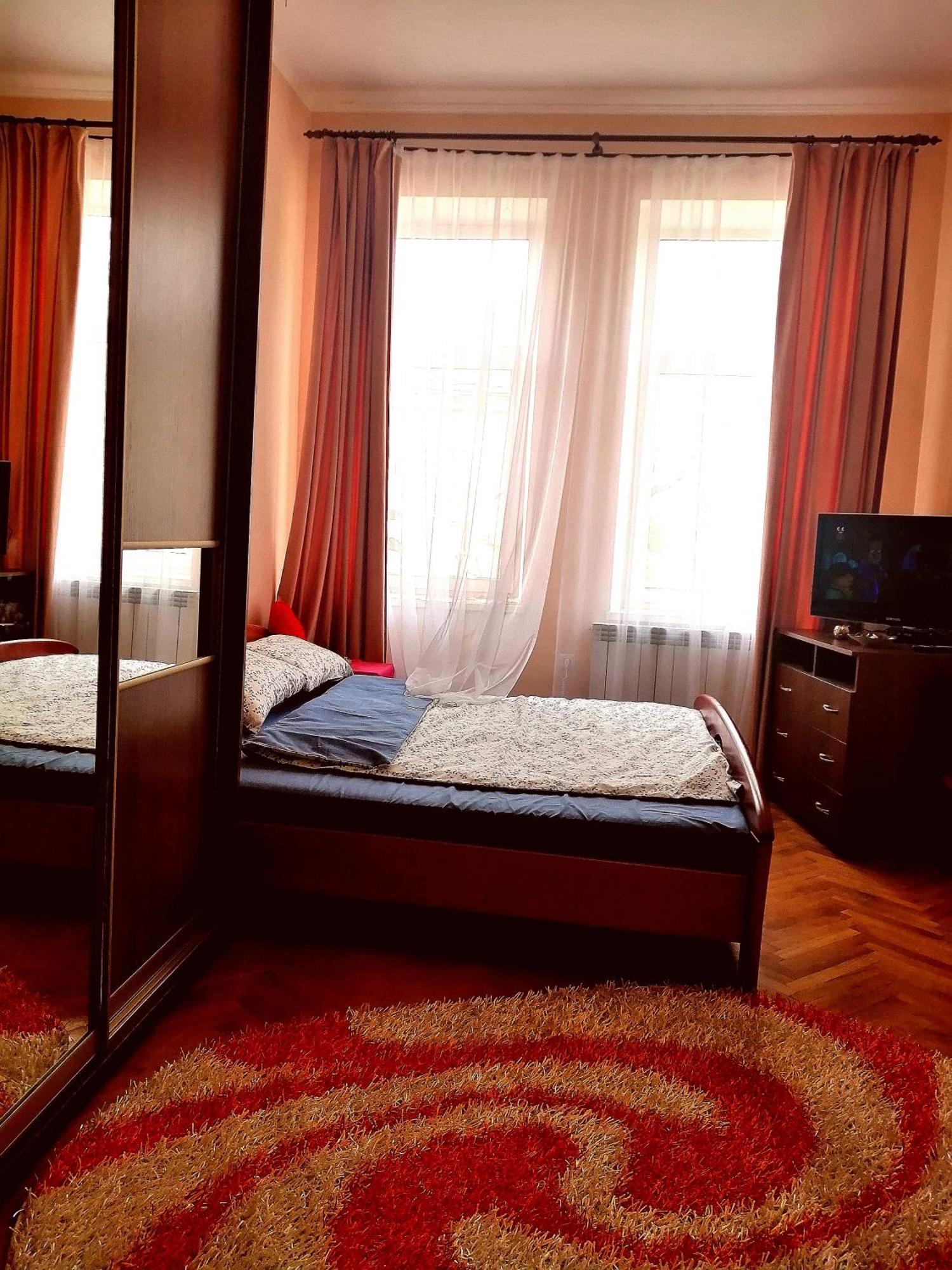 Flat On Sheptytskykh Lviv
