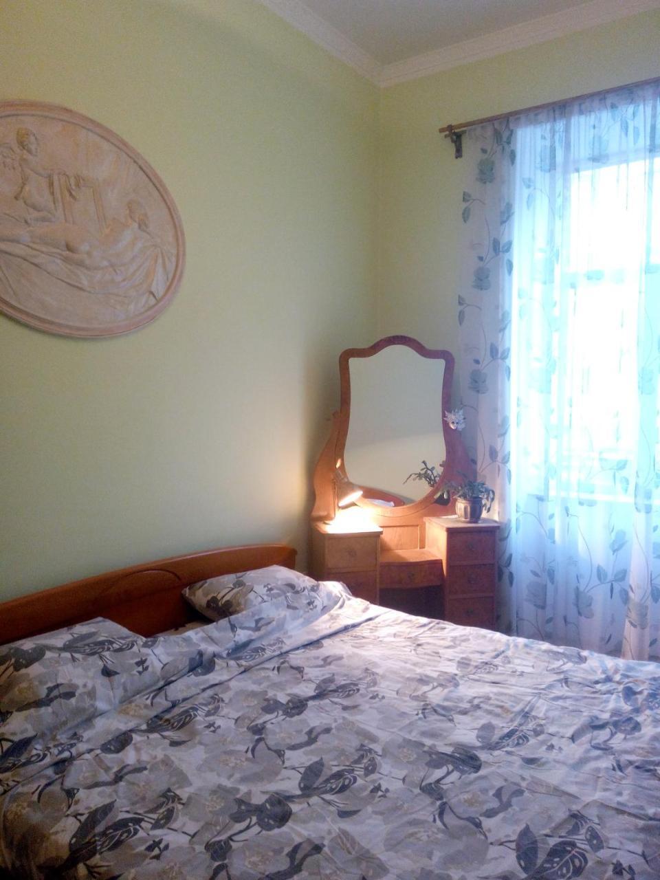 Flat On Sheptytskykh Daire