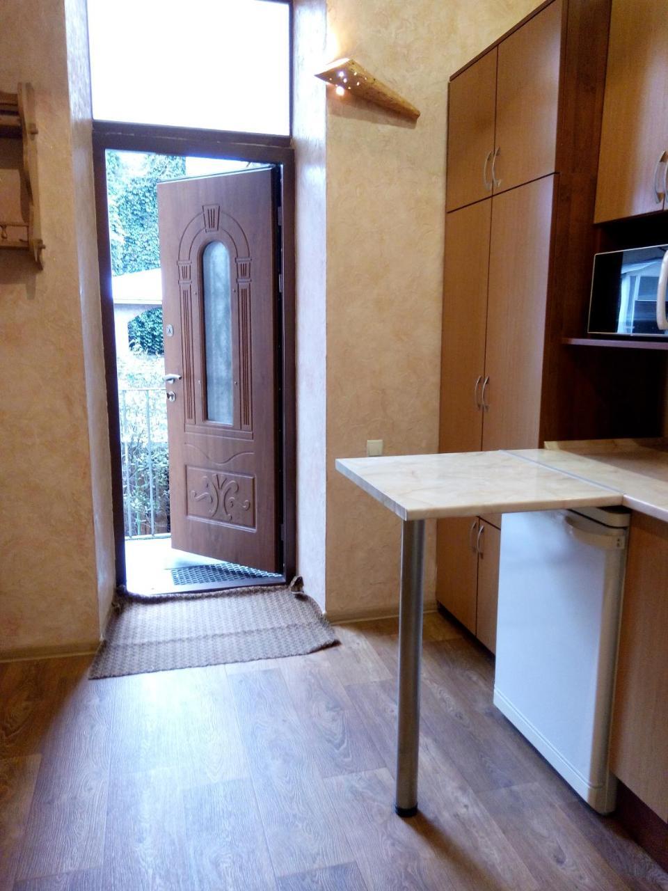 Flat On Sheptytskykh Daire *