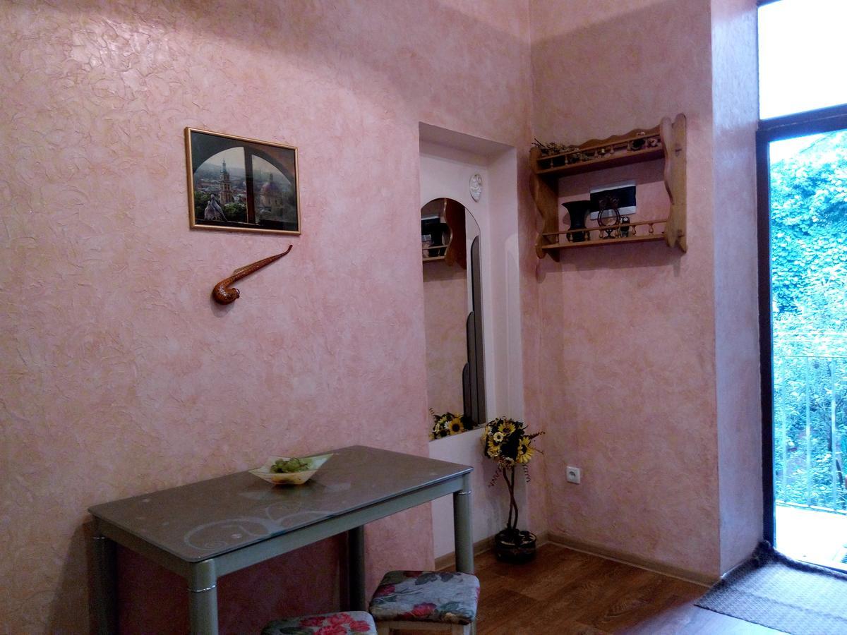 Daire Flat On Sheptytskykh Lviv